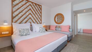 Superior-Zimmer, 2 Einzelbetten, Terrasse, Meerblick | Allergikerbettwaren, Minibar, Zimmersafe, individuell dekoriert