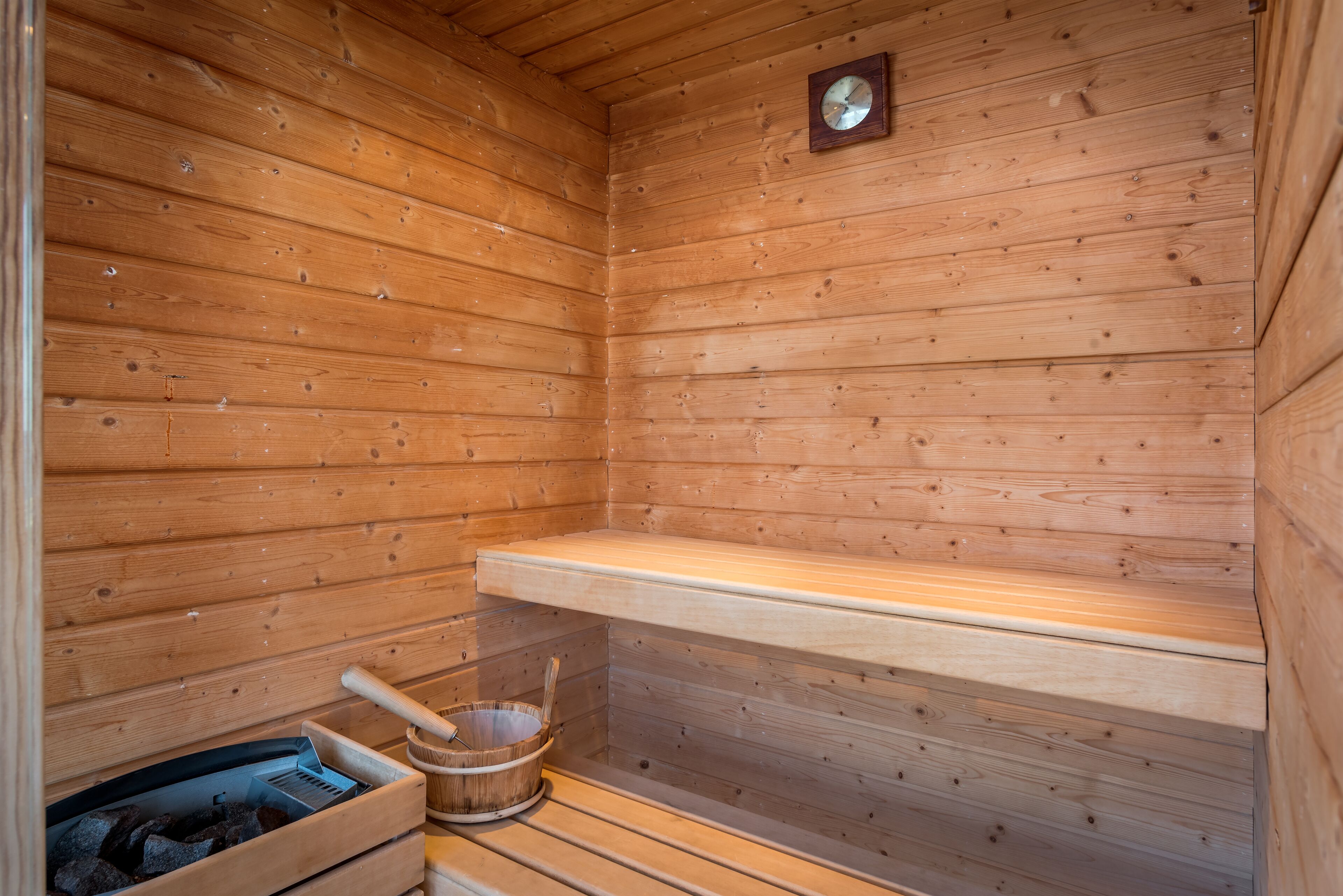 sauna, hot tub, steam room, body treatments, aromatherapy
