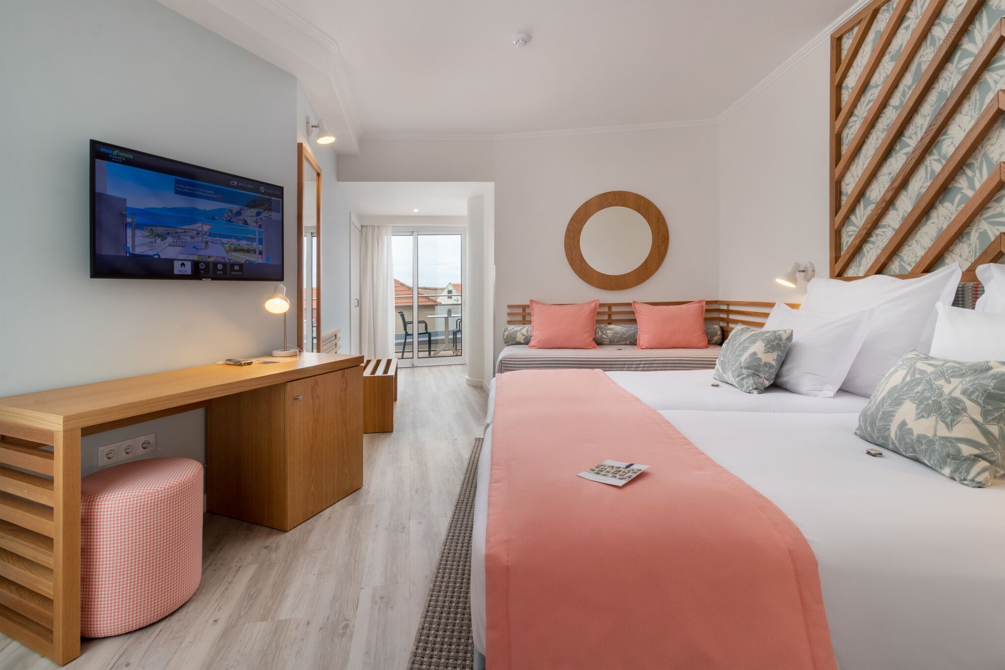 family room | 1 bedroom, hypo-allergenic bedding, minibar, in-room safe