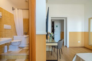Superior-Doppel- oder -Zweibettzimmer | Minibar, Bügeleisen/Bügelbrett, kostenlose Babybetten, kostenloses WLAN