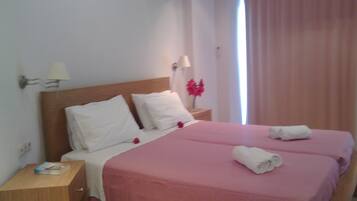 1 bedroom, Egyptian cotton sheets, premium bedding, Select Comfort beds