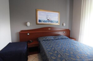 Caixa forta a l'habitació, escriptori i bressols gratuïts 