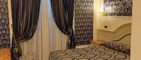 Phòng đơn | Két bảo mật tại phòng, bàn, màn/rèm cản sáng, bộ trải giường