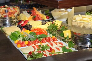 Dagelijks ontbijtbuffet (EUR 18 per persoon)