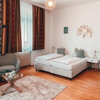 Hypo-allergenic bedding, desk, iron/ironing board, free WiFi