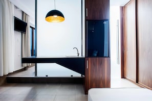 Suite Junior, bain à remous, vue mer | Coin séjour