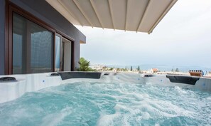 Suite júnior, banyera d'hidromassatge, vistes al mar | Terrassa o pati