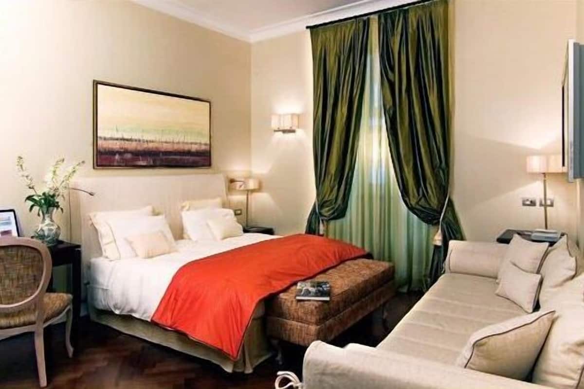 Minibar, in-room safe, soundproofing, free WiFi