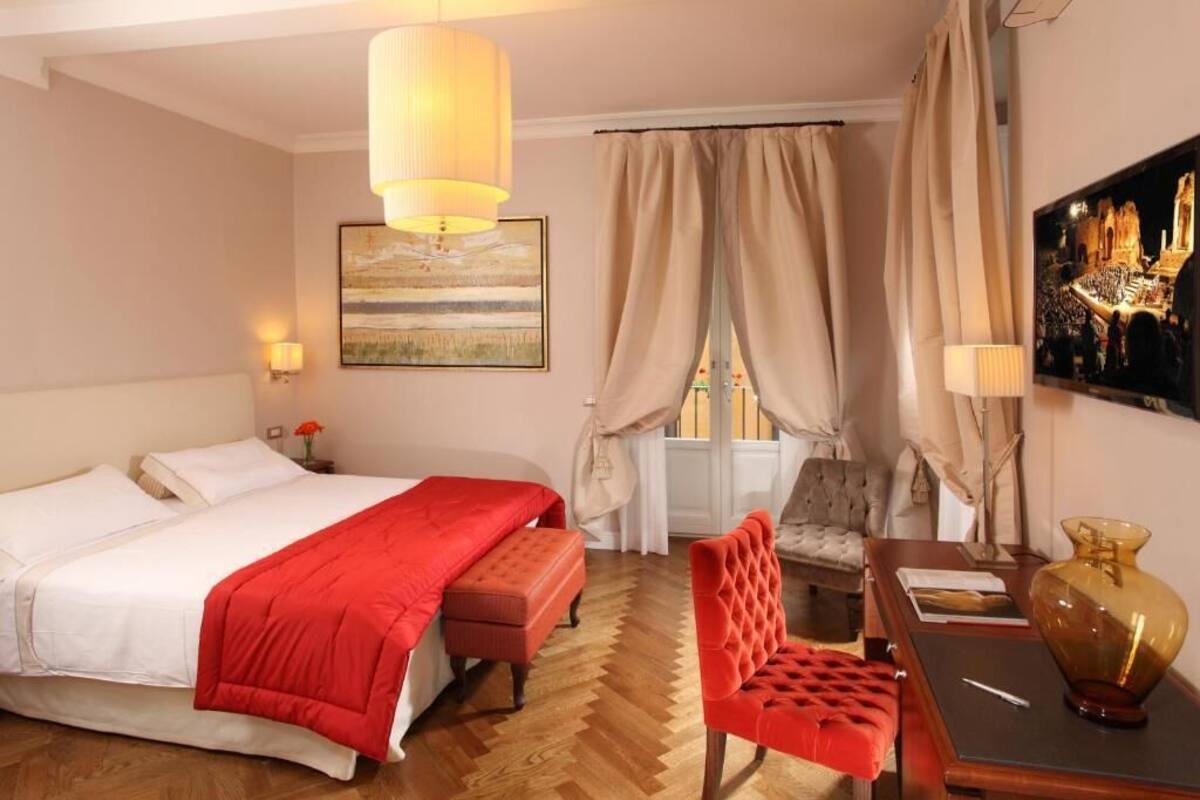 Minibar, in-room safe, soundproofing, WiFi (free)