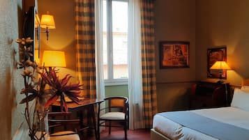 1 bedroom, pillow-top beds, minibar, desk