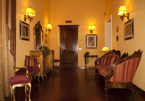 Lobby - Domus Livia Luxury Suites (Rome)
