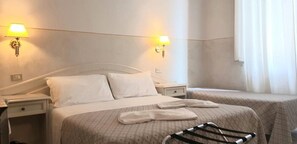Minibar, bureau, Wi-Fi gratuit, draps fournis