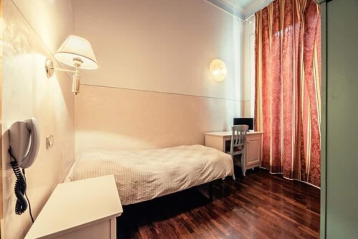 Minibar, una scrivania, Wi-Fi gratuito, lenzuola