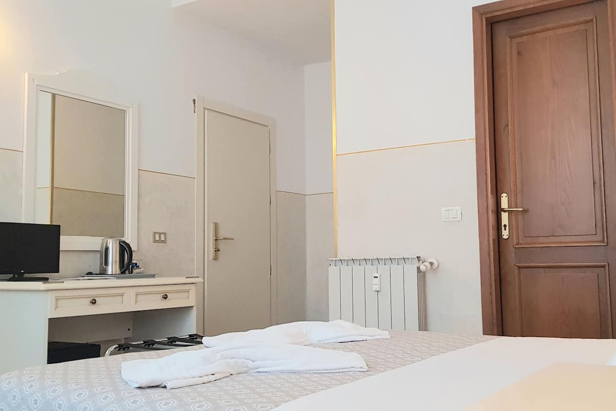 Minibar, desk, free WiFi, bed sheets