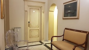 Unclassified image, 5 of 57, button - Duca D'aosta (Florence)