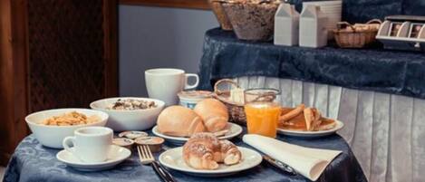 Free daily buffet breakfast