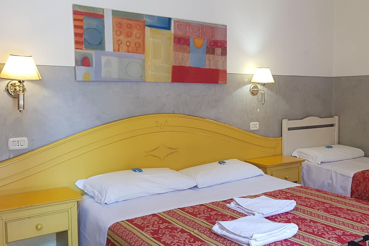 Minibar, una scrivania, Wi-Fi gratuito, lenzuola