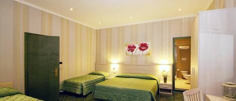 迷你吧、房內夾萬、書桌、隔音