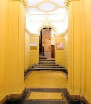 Interior entrance - Hotel Argentina (Rome)
