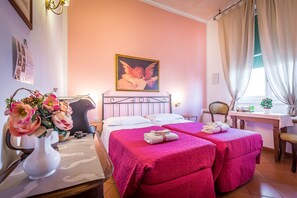 Doppelzimmer | Betten mit Memory-Foam-Matratzen, Minibar, Verdunkelungsvorhänge