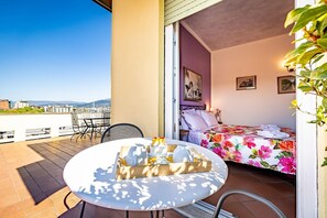 Memory-foam beds, minibar, blackout curtains, iron/ironing board - Alla Dimora Altea (Florence)