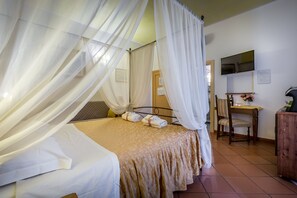Double Room | Memory foam beds, minibar, blackout drapes, iron/ironing board - Alla Dimora Altea (Florence)