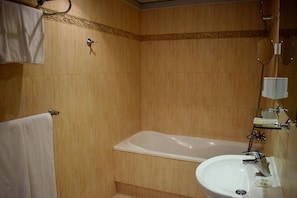 Standard Apartment, 1 Bedroom, Balcony | Bathroom