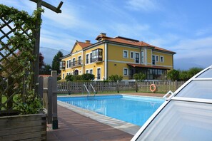 Seasonal outdoor pool - Finca La Mansión (Llanes)