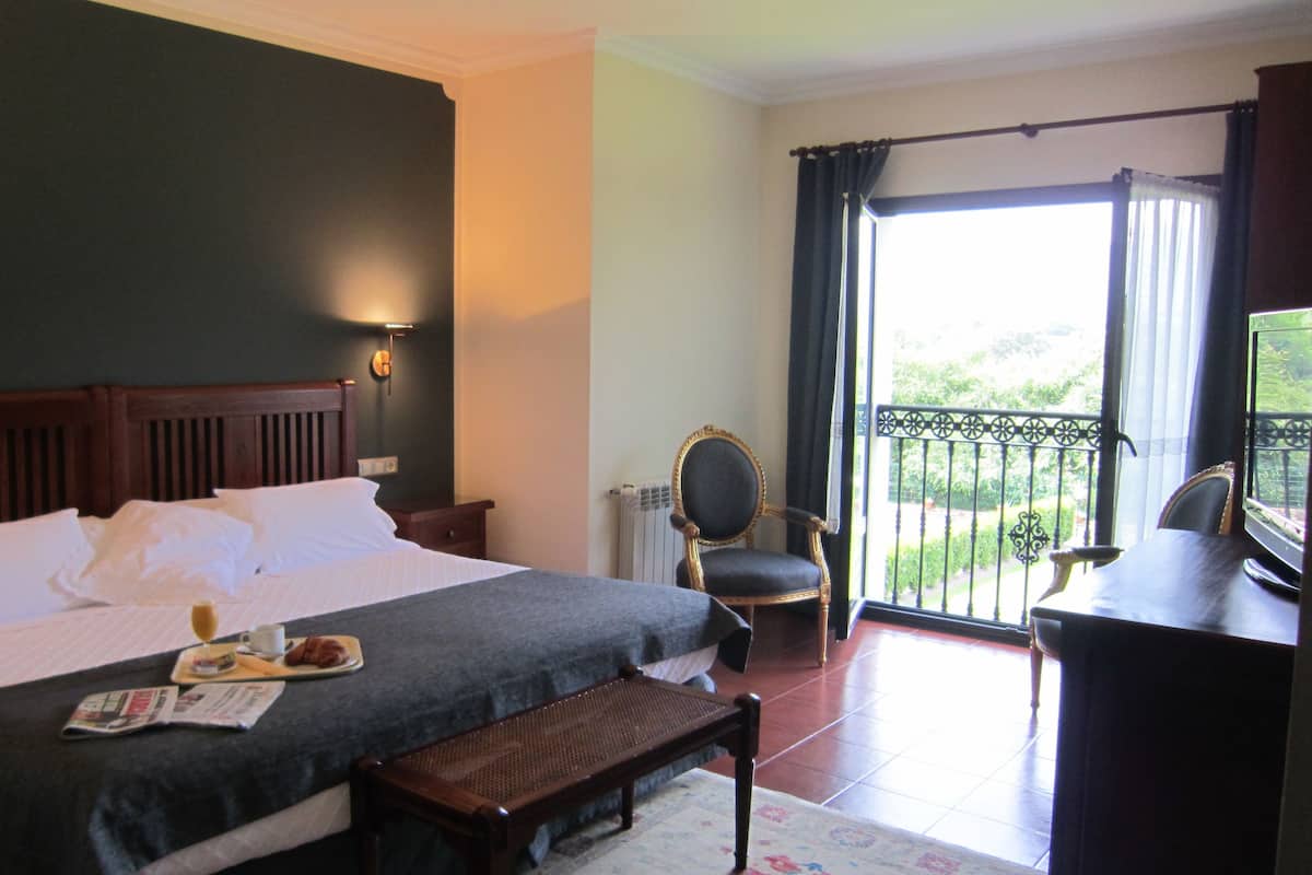 Minibar, in-room safe, free WiFi, bed sheets