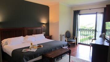 Minibar, caixa forta a l'habitació, wifi gratuïta i roba de llit