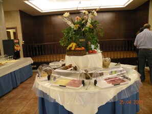Daily buffet breakfast for a fee - Finca La Mansión (Llanes)