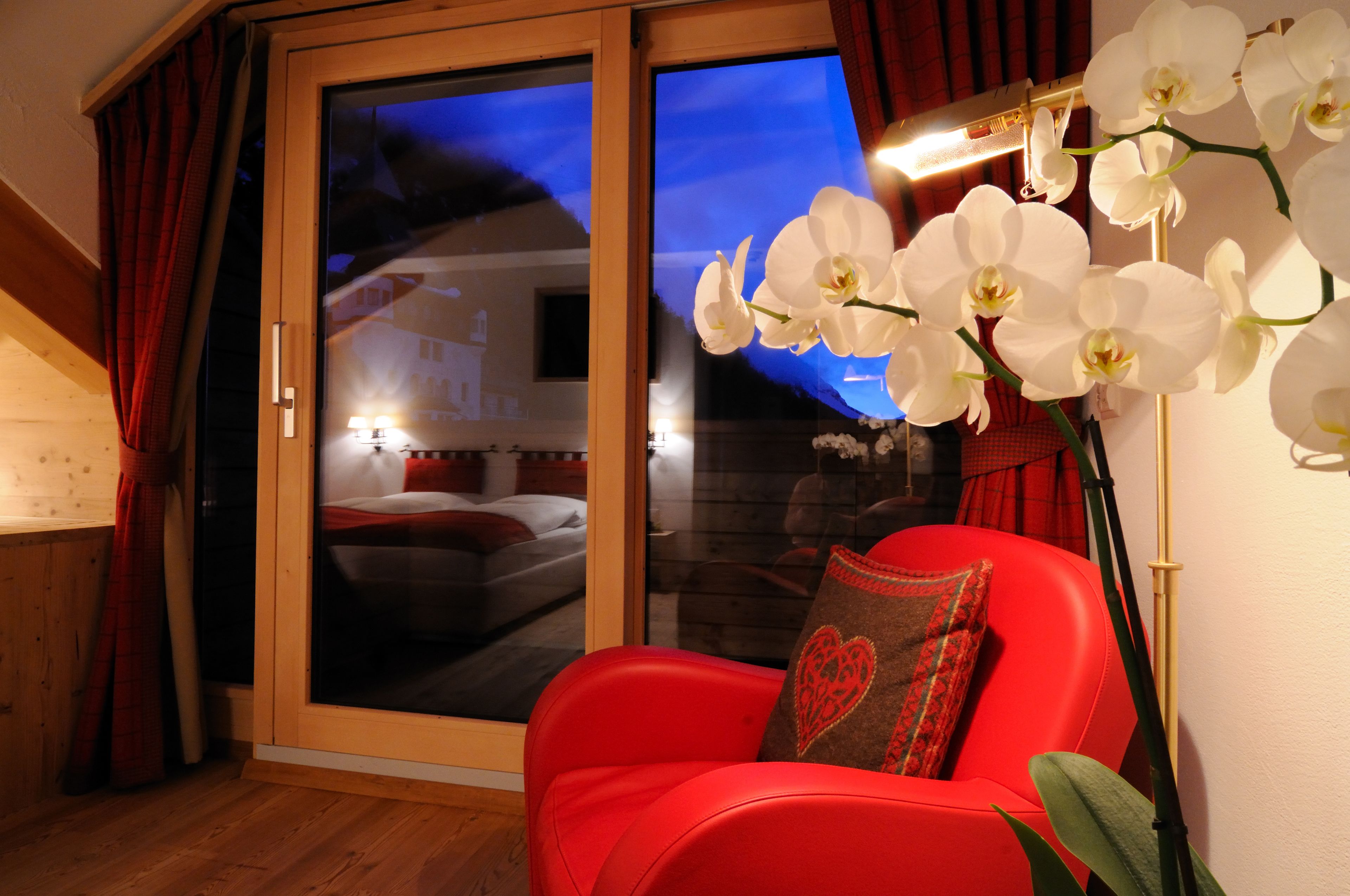 Double Room, Balcony, Mountain View | Living area | Flat-screen TV