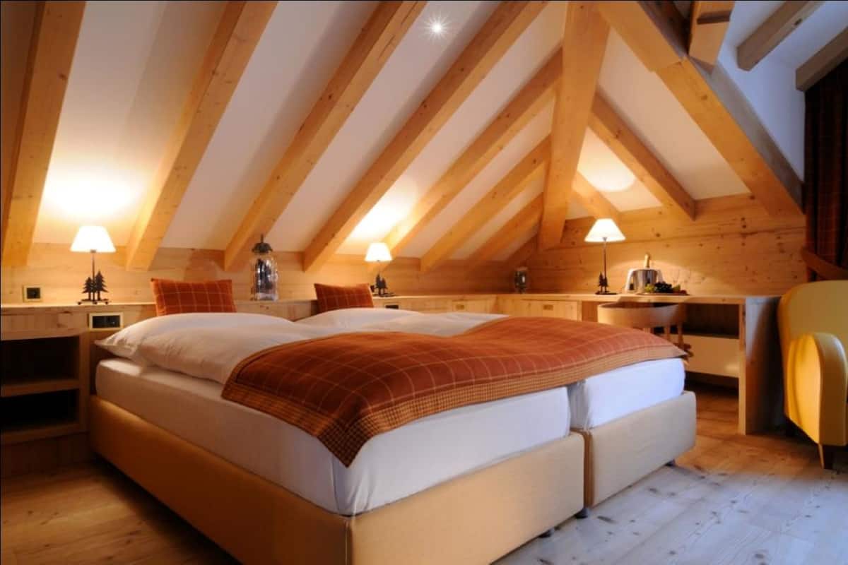 Double Room, Balcony, Mountain View | 1 bedroom, hypo-allergenic bedding, down duvets, in-room safe