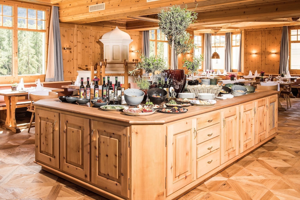 Hotel Albris und Restaurant Kochendörfer by null