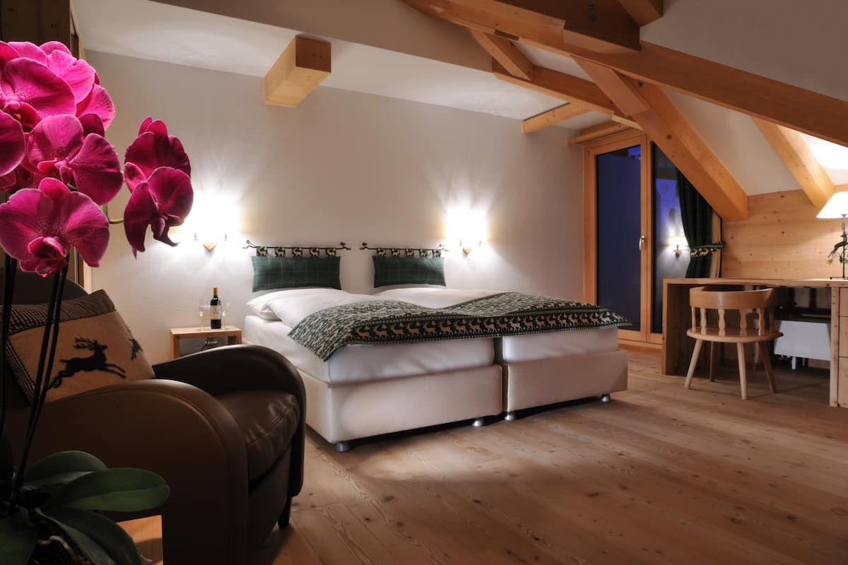 Double Room, Balcony, River View | 1 bedroom, hypo-allergenic bedding, down duvets, in-room safe