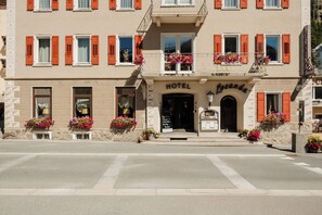 Front of property - Hotel Bernina Pontresina (Pontresina)