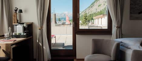 Deluxe Double Room | Premium bedding, down comforters, in-room safe, blackout drapes