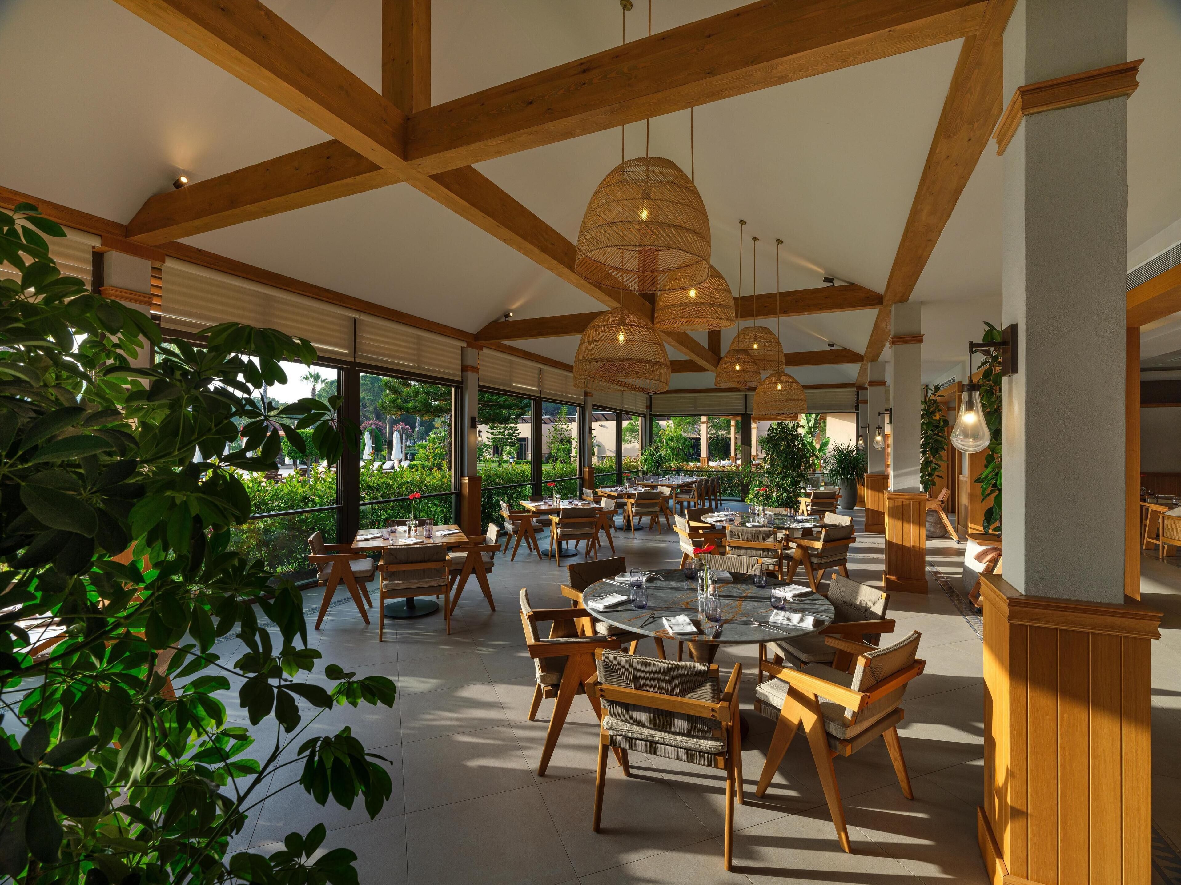 Breakfast, lunch, dinner served; international cuisine 