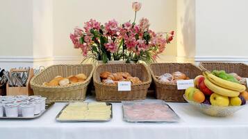 Colazione a buffet inclusa, servita tutte le mattine
