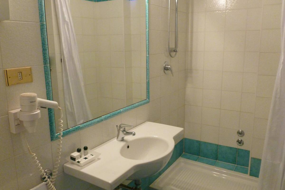 shower, bidet, towels