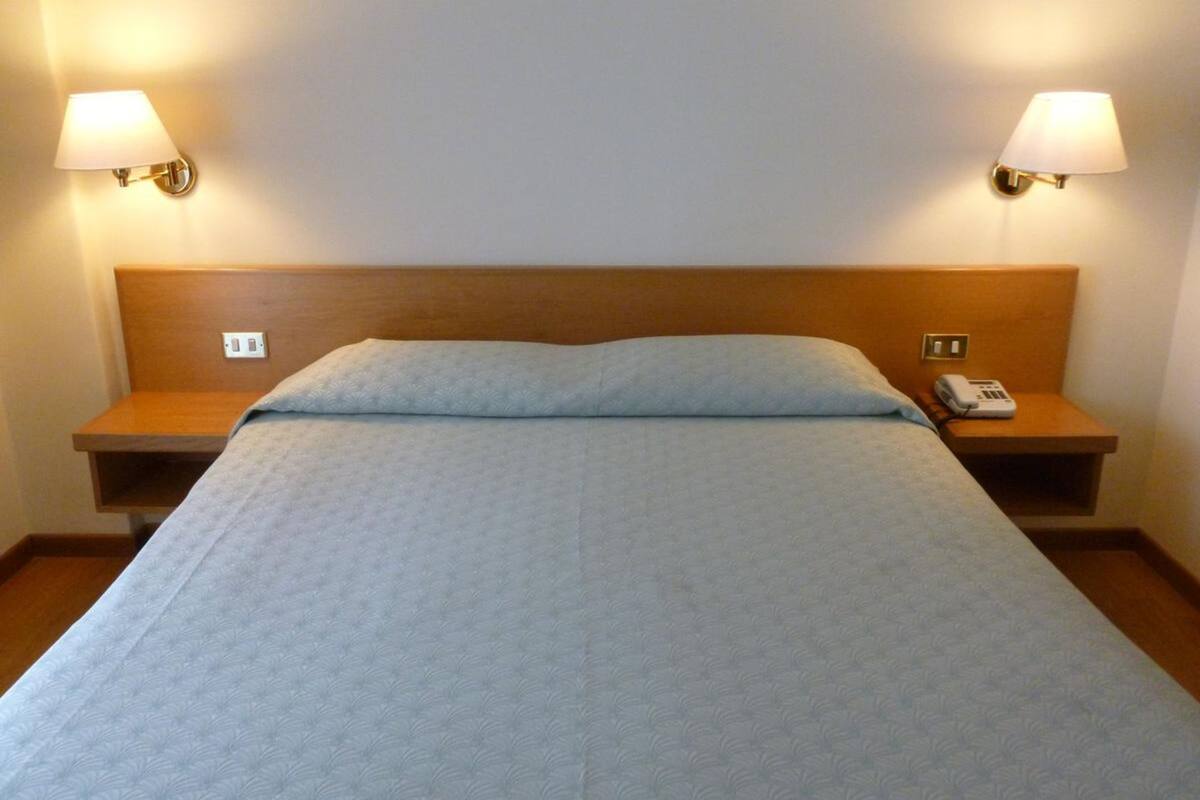 double room, 1 double bed | 1 bedroom, minibar, in-room safe, desk