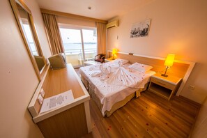 Pillow-top beds, minibar, in-room safe, blackout curtains - Tuntas Beach Hotel Altinkum (Didim)