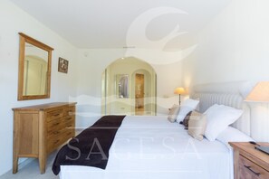 2 bedrooms, pillow-top beds, individually decorated - Los Jardines de Santa Maria Golf (Marbella)