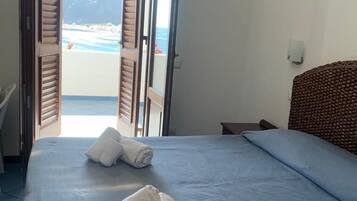 Minibar, in-room safe, desk, cribs/infant beds