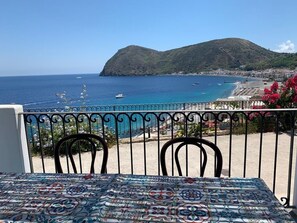 Minibar, Zimmersafe, Schreibtisch, Babybetten