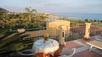 Down duvets, minibar, in-room safe, desk