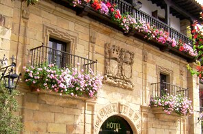 Exterior - Hotel Museo Los Infantes (Santillana del Mar)
