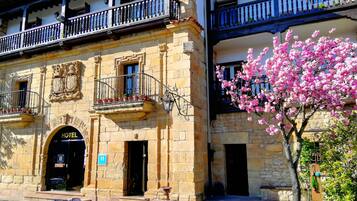 Façana frontal de l'allotjament