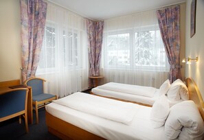 Quarto clássico, 2 camas de solteiro, para não fumantes | Vista do quarto