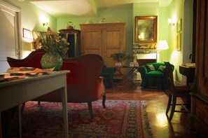 Lobby sitting area - Guest House Arco dei Tolomei (Rome)